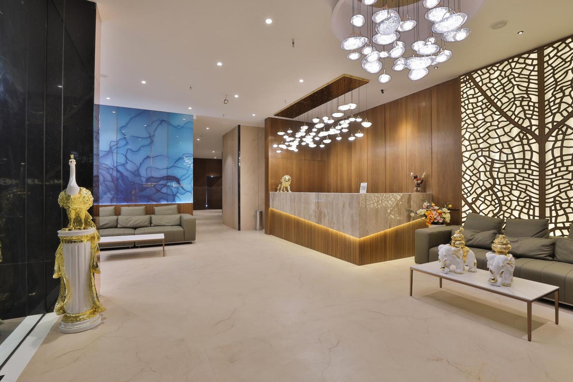Hotel Elements Surat Exterior foto
