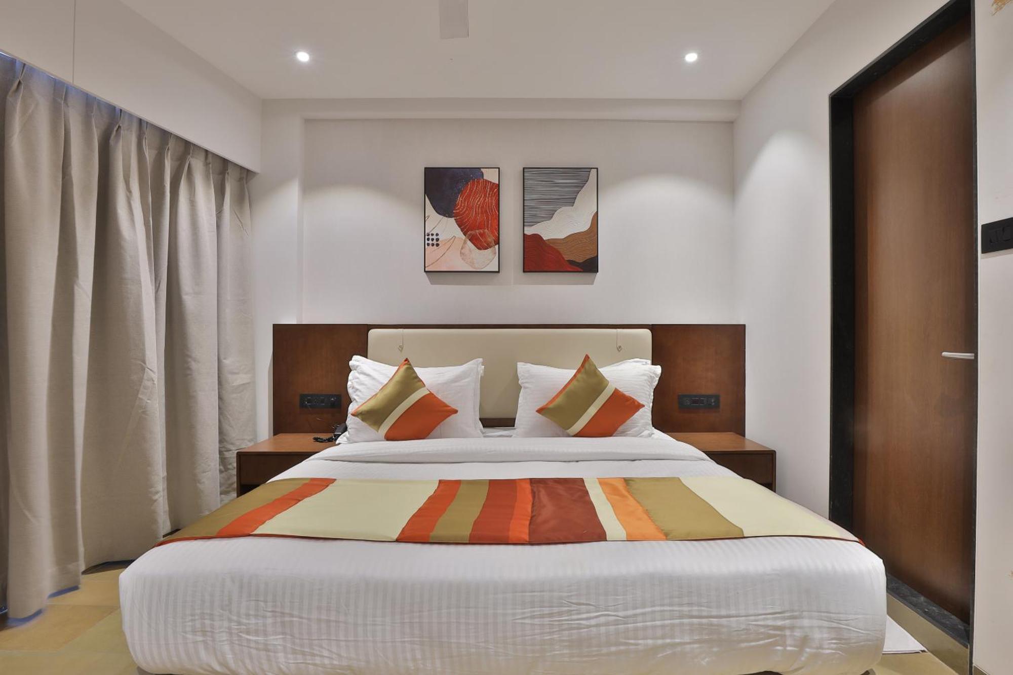 Hotel Elements Surat Exterior foto