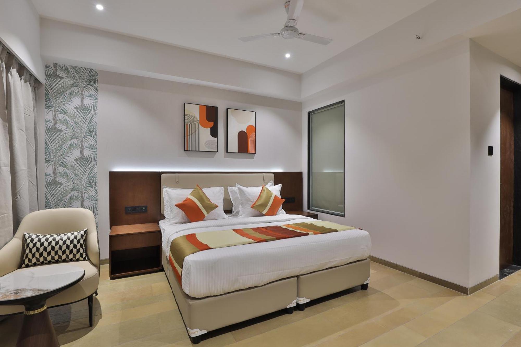 Hotel Elements Surat Exterior foto